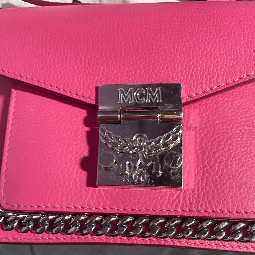 MCM Calfskin Patricia Crossbody Bag Silver Chain Sugar Pink! Limited Edition! - Picture 3 of 15
